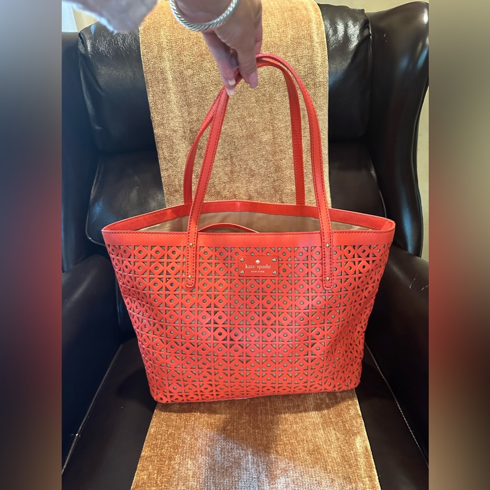 Beautiful Kate Spade - Picture 3 of 12